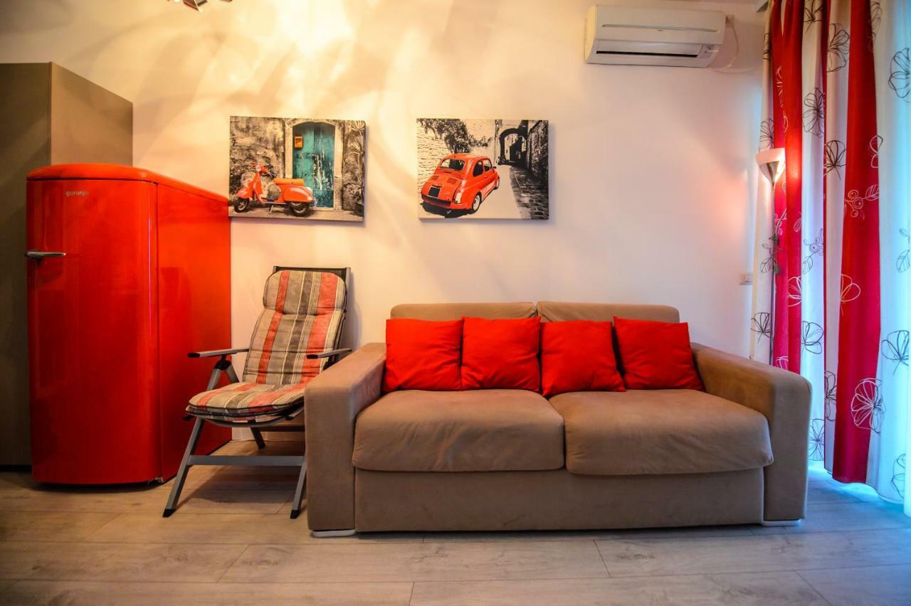 Blue Bike Seaview Apartment 마마이아 외부 사진